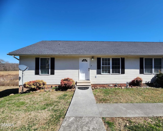 2904 Boyds Creek Hwy Unit 4, Sevierville, TN 37876 - ranch-style house with a front yard and a shingled roof