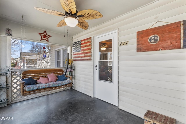 sunroom / solarium featuring a ceiling fan