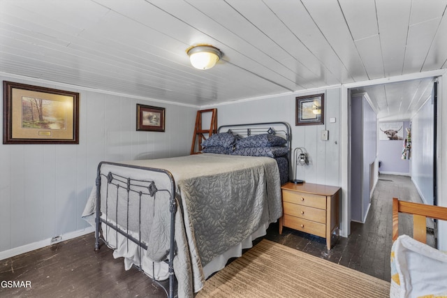 bedroom with baseboards and hardwood / wood-style floors