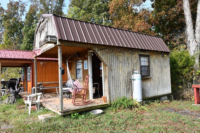 view of outdoor structure