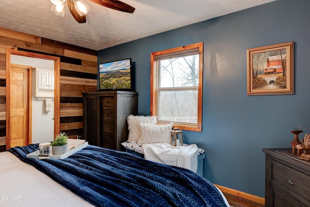 1001 Sunrise Blvd, Sevierville, TN 37862 - bedroom featuring a ceiling fan, a textured ceiling, and baseboards