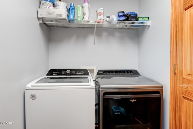 1001 Sunrise Blvd, Sevierville, TN 37862 - laundry room with laundry area and washing machine and dryer