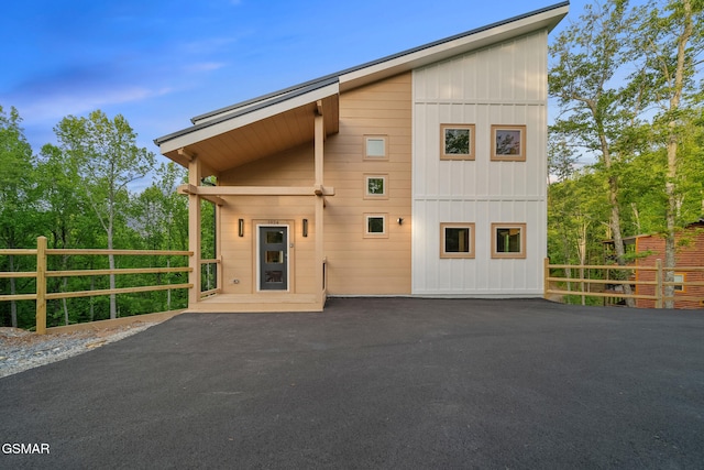 1924 Pine Ct, Sevierville, TN 37876 - view of front of house featuring board and batten siding
