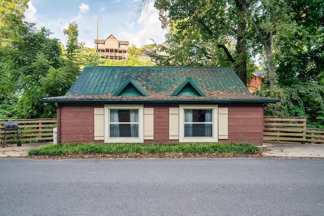 view of front of property