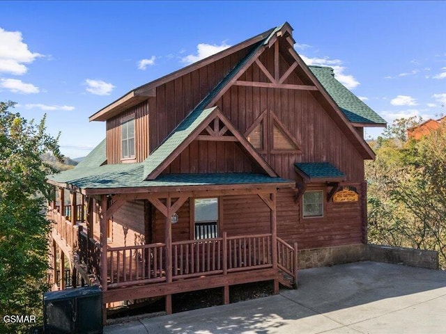 view of front of house featuring a porch