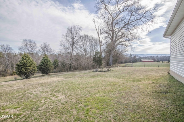 view of yard featuring a rural view