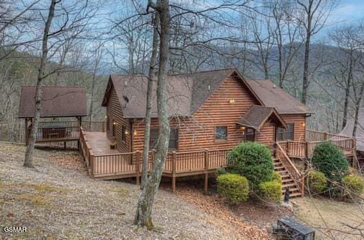 view of front of house featuring a wooden deck