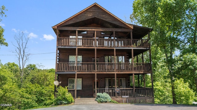 368 Oak Lake Dr, Sevierville, TN 37876 - view of front facade featuring a deck and log exterior