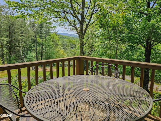 deck with outdoor dining space