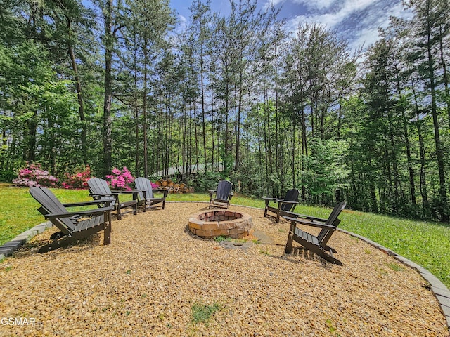 view of yard featuring an outdoor fire pit