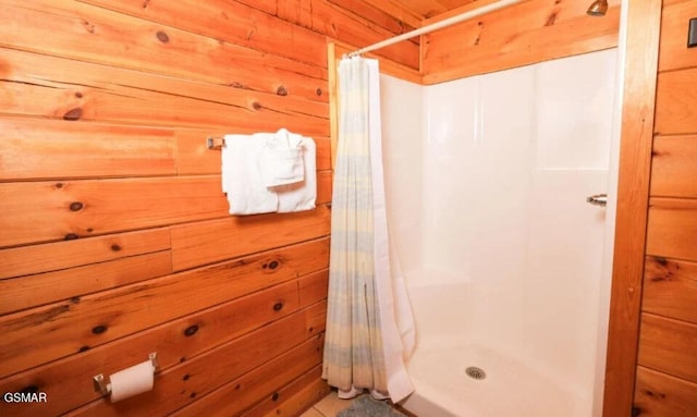 544 Royal Coachman Dr, Pigeon Forge, TN 37863 - bathroom featuring a shower stall