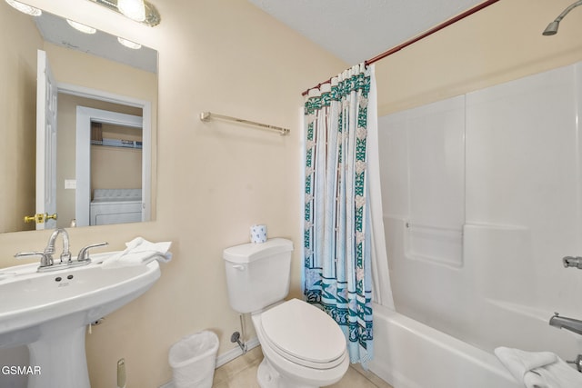 full bathroom with shower / tub combo with curtain, washer / clothes dryer, sink, and toilet