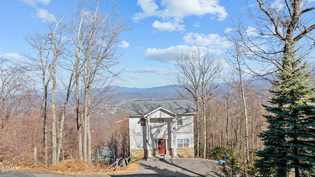 view of front facade featuring a mountain view