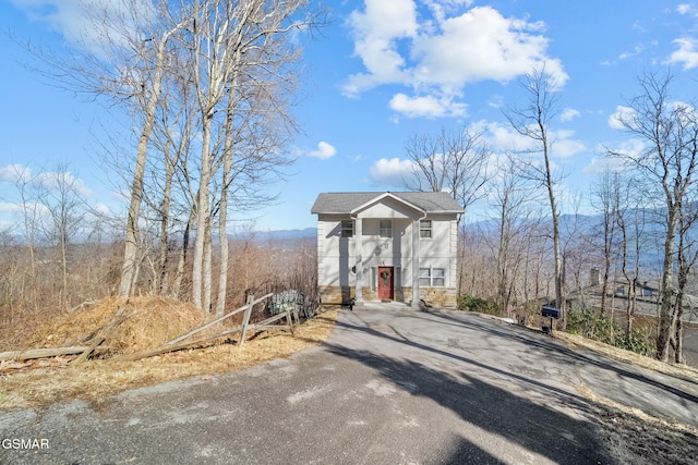 view of front of property