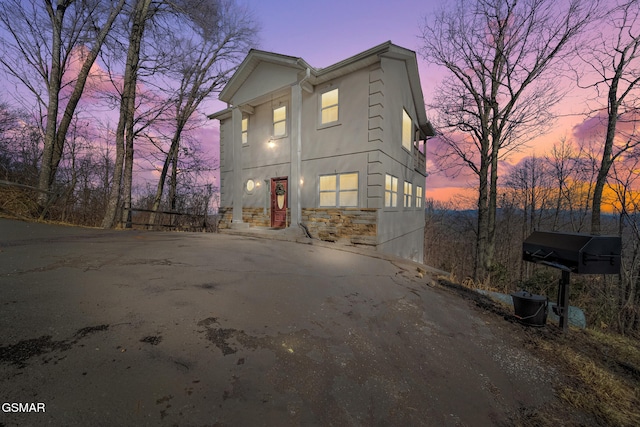 view of front of property