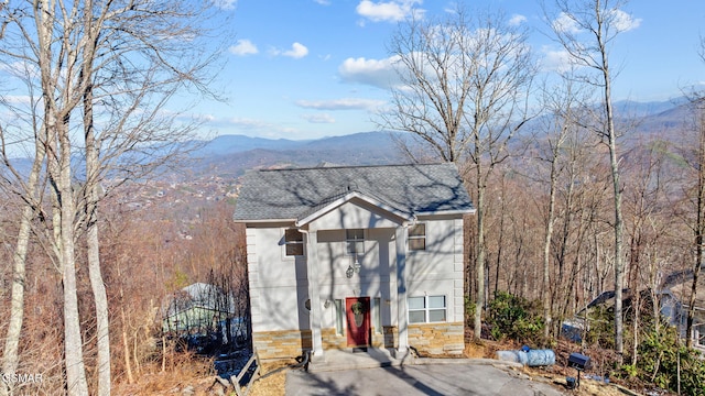 view of front facade featuring a mountain view