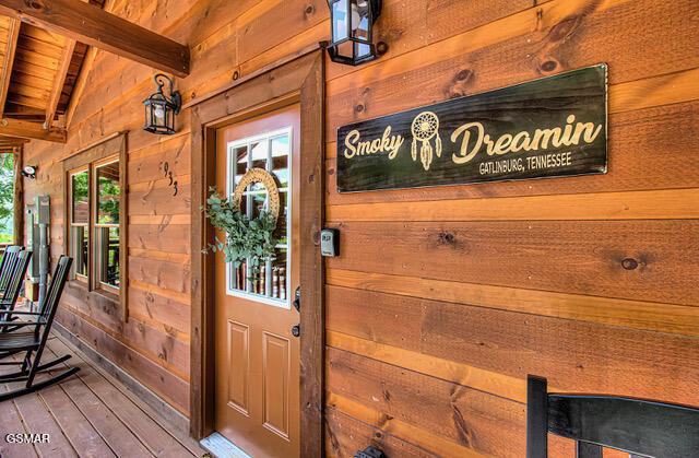 entrance to property with covered porch