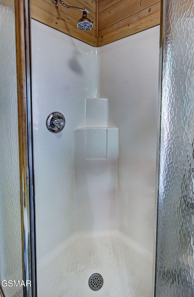 3050 Headrick Dr, Sevierville, TN 37862 - full bath featuring a stall shower
