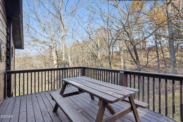 deck with outdoor dining space