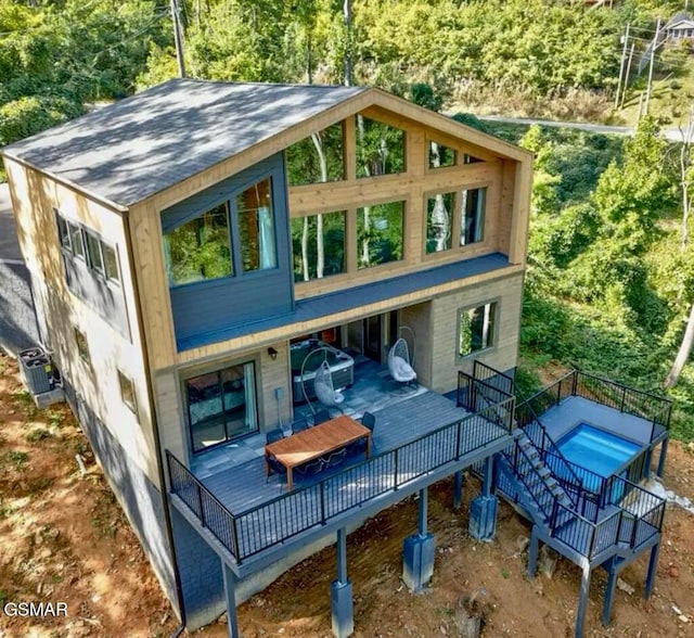 816 Chestnut Dr, Gatlinburg, TN 37738 - rear view of house featuring a jacuzzi and a deck