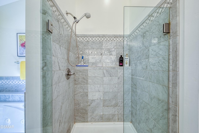 full bathroom featuring tiled shower