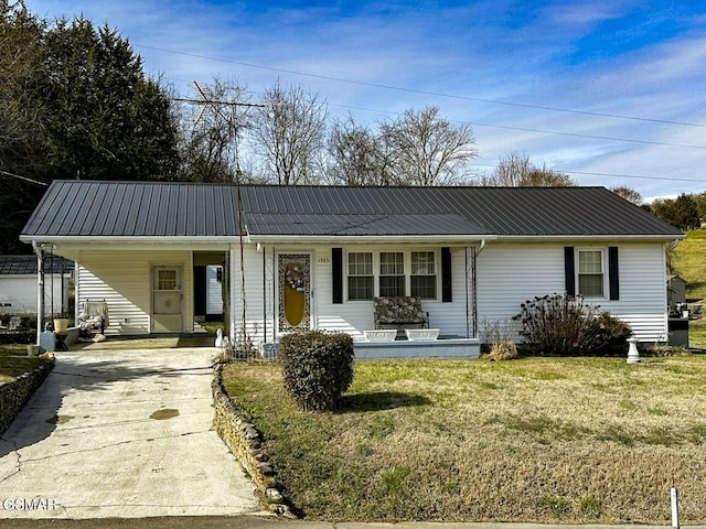 single story home featuring a front lawn and a carport