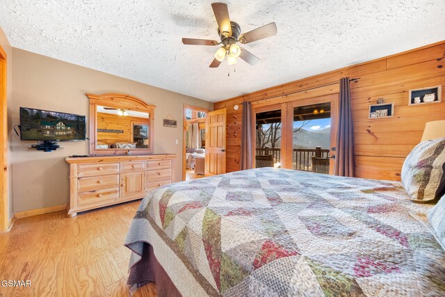 bedroom with ceiling fan, access to exterior, a textured ceiling, and light wood-type flooring