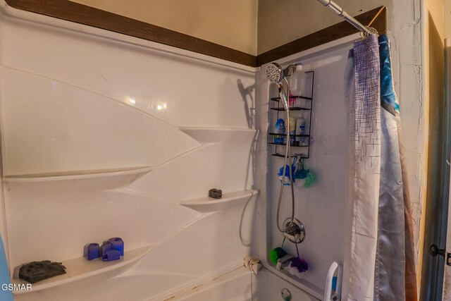 731 Pleasant Grove Rd, Winfield, TN 37892 - full bath featuring shower / tub combo with curtain