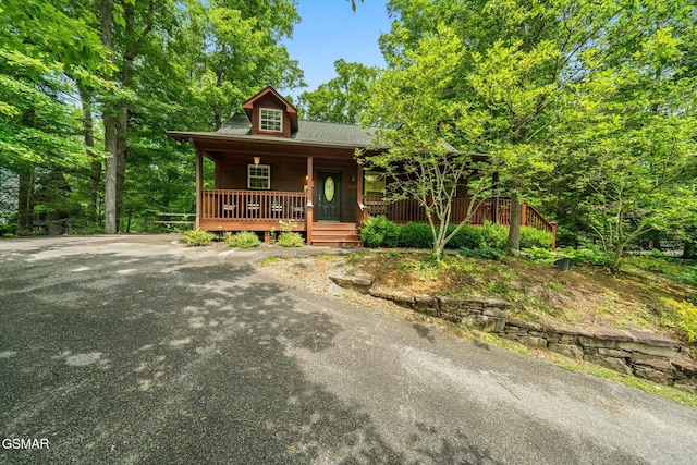 380 Laurel Rd, Townsend, TN 37882 - chalet / cabin featuring a porch and asphalt driveway
