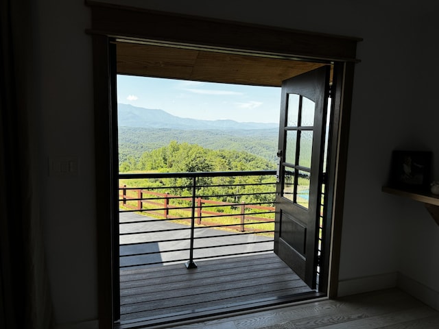 3661 Richardson Cove Rd, Sevierville, TN 37876 - entryway featuring a mountain view