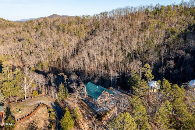 birds eye view of property featuring a wooded view