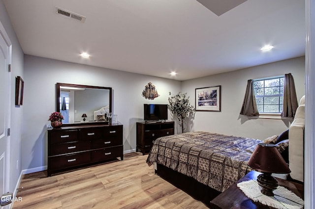 bedroom with recessed lighting, visible vents, light wood-style flooring, and baseboards