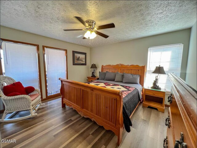 929 Smoky Ct, Gatlinburg, TN 37738 - bedroom featuring light wood-type flooring, a textured ceiling, and a ceiling fan
