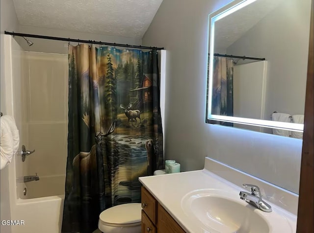 929 Smoky Ct, Gatlinburg, TN 37738 - full bath with a textured ceiling, vanity, shower / bath combo with shower curtain, and toilet