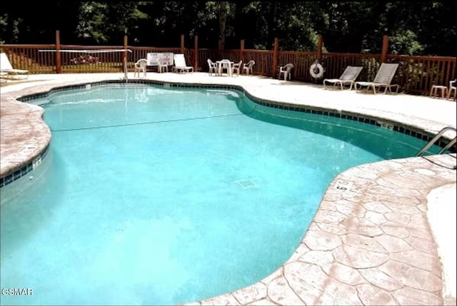 929 Smoky Ct, Gatlinburg, TN 37738 - community pool with a patio and view of wooded area