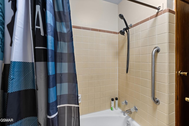 bathroom featuring shower / bath combo with shower curtain