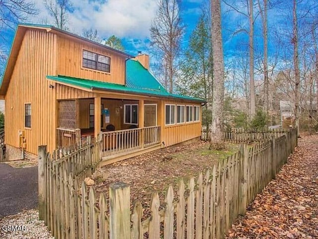 view of front of house with covered porch