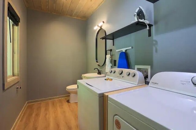 washroom featuring sink, wood ceiling, washer and clothes dryer, and light hardwood / wood-style floors