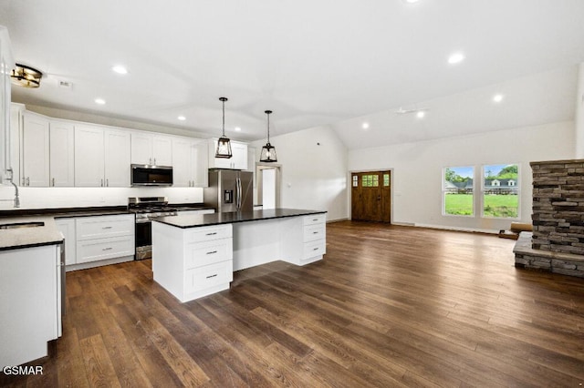 1902 Kaylee Dr, Jefferson City, TN 37760 - kitchen with appliances with stainless steel finishes, a center island, lofted ceiling, recessed lighting, and open floor plan