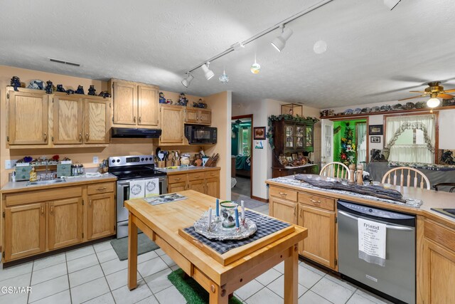 1878 Omaha Rd, Del Rio, TN 37727 - kitchen with appliances with stainless steel finishes, under cabinet range hood, light tile patterned flooring, ceiling fan, and a textured ceiling