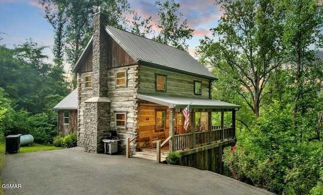 view of front of home with covered porch