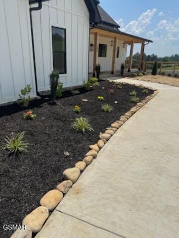 206 Eagle View Dr, Dandridge, TN 37725 - view of front facade with board and batten siding