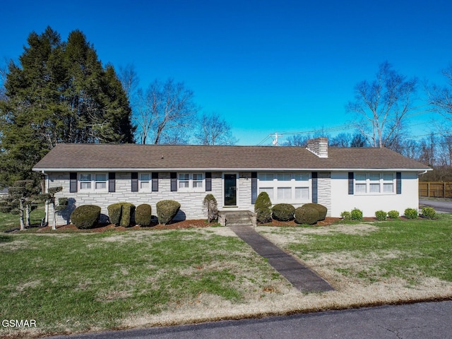 ranch-style house featuring a front yard