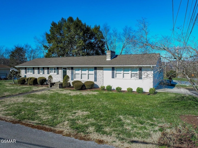 single story home with a front lawn