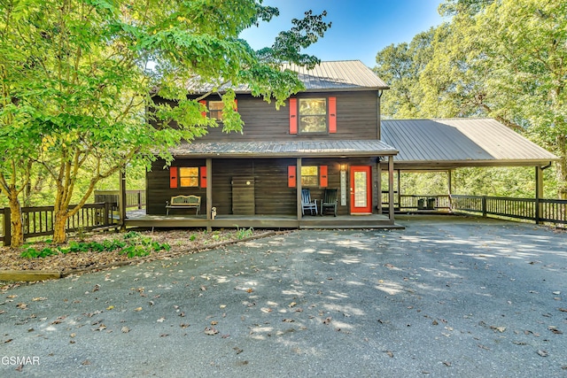 front facade featuring a porch