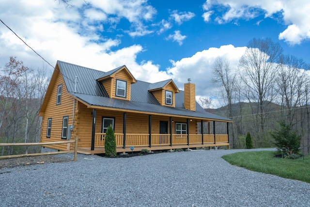 cabin featuring a porch