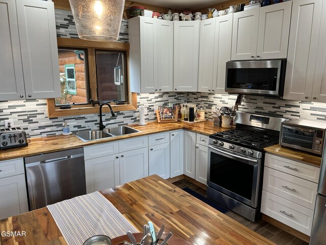 1642 Little Cove Rd, Sevierville, TN 37862 - dining room with wood tiled floors, a chandelier, recessed lighting, and baseboards