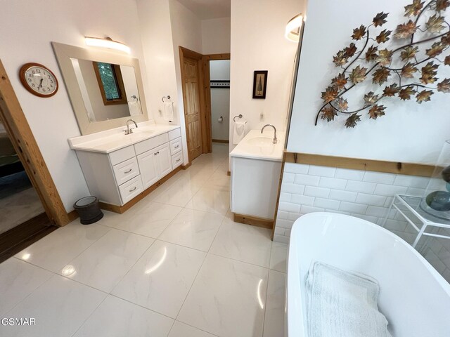 1642 Little Cove Rd, Sevierville, TN 37862 - full bath with a soaking tub and vanity