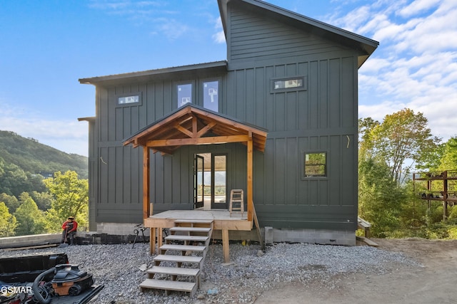 view of front of house with a mountain view