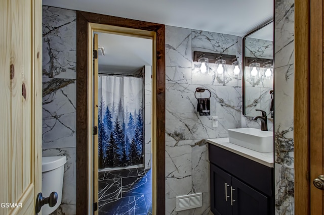 1125 Tanrac Trl, Gatlinburg, TN 37738 - full bath with marble finish floor, visible vents, toilet, vanity, and tile walls
